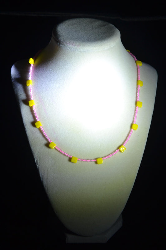 Multicolor glass bead necklace. Pink and Yellow