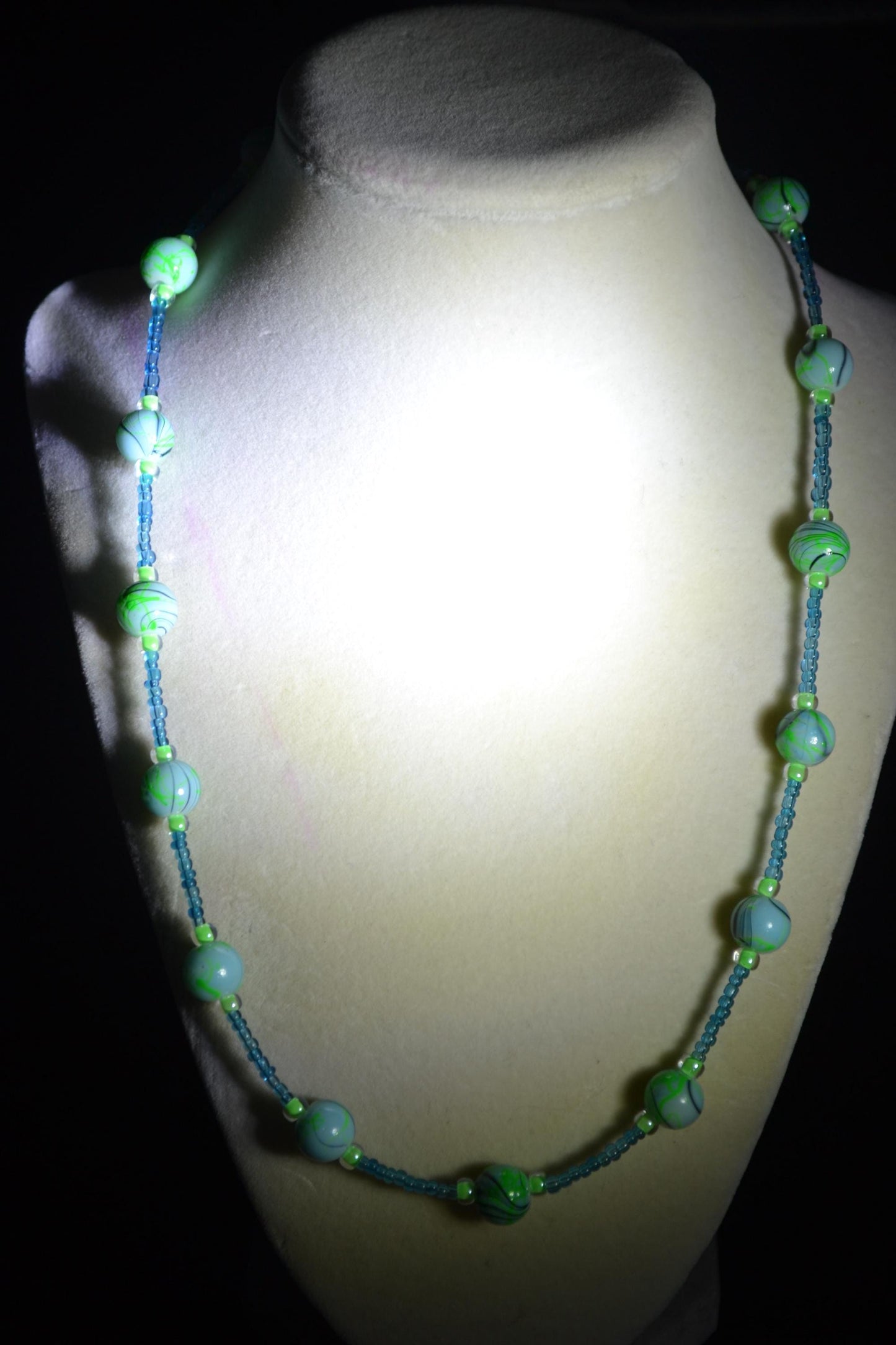 Multicolor glass bead necklace. Confetti blue and green