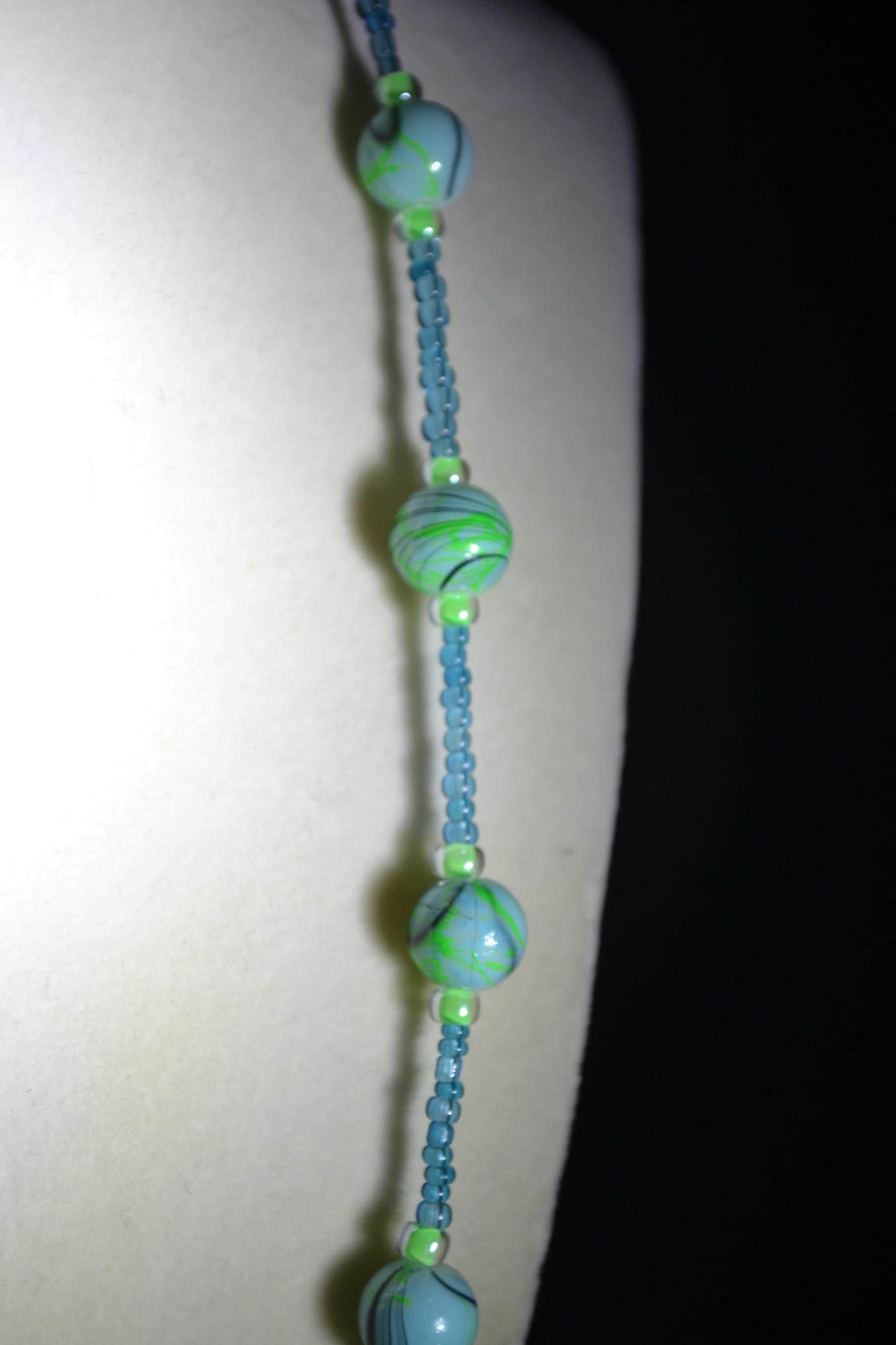 Multicolor glass bead necklace. Confetti blue and green