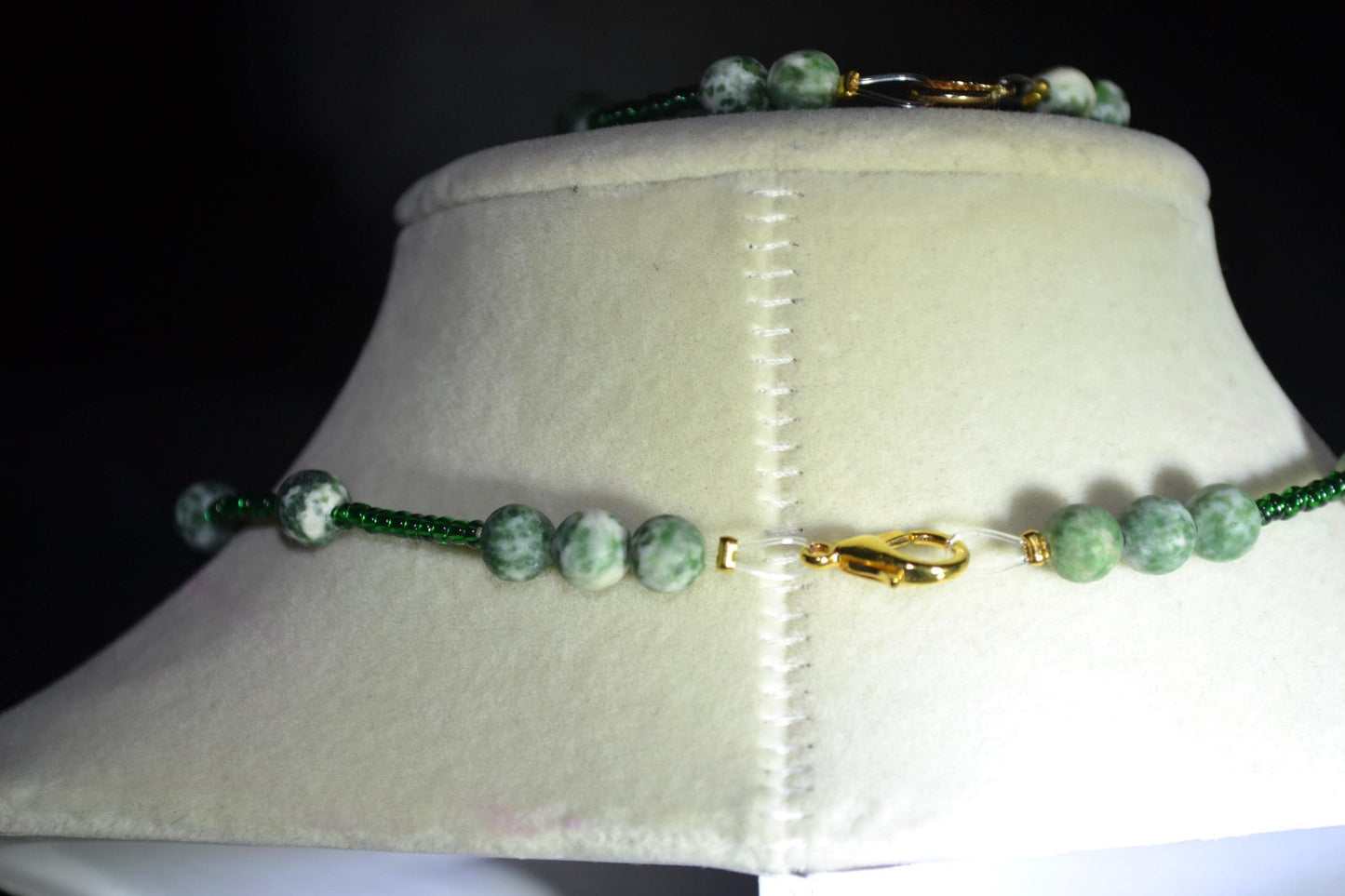 Marbled green beaded necklace & bracelet set