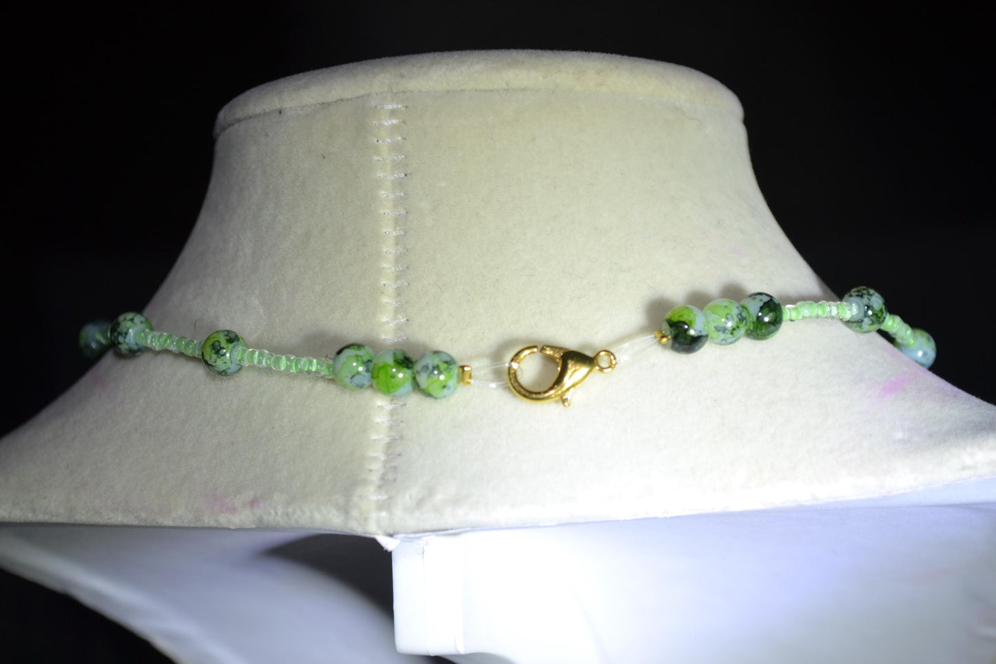 Marbled black and green beaded necklace & bracelet set