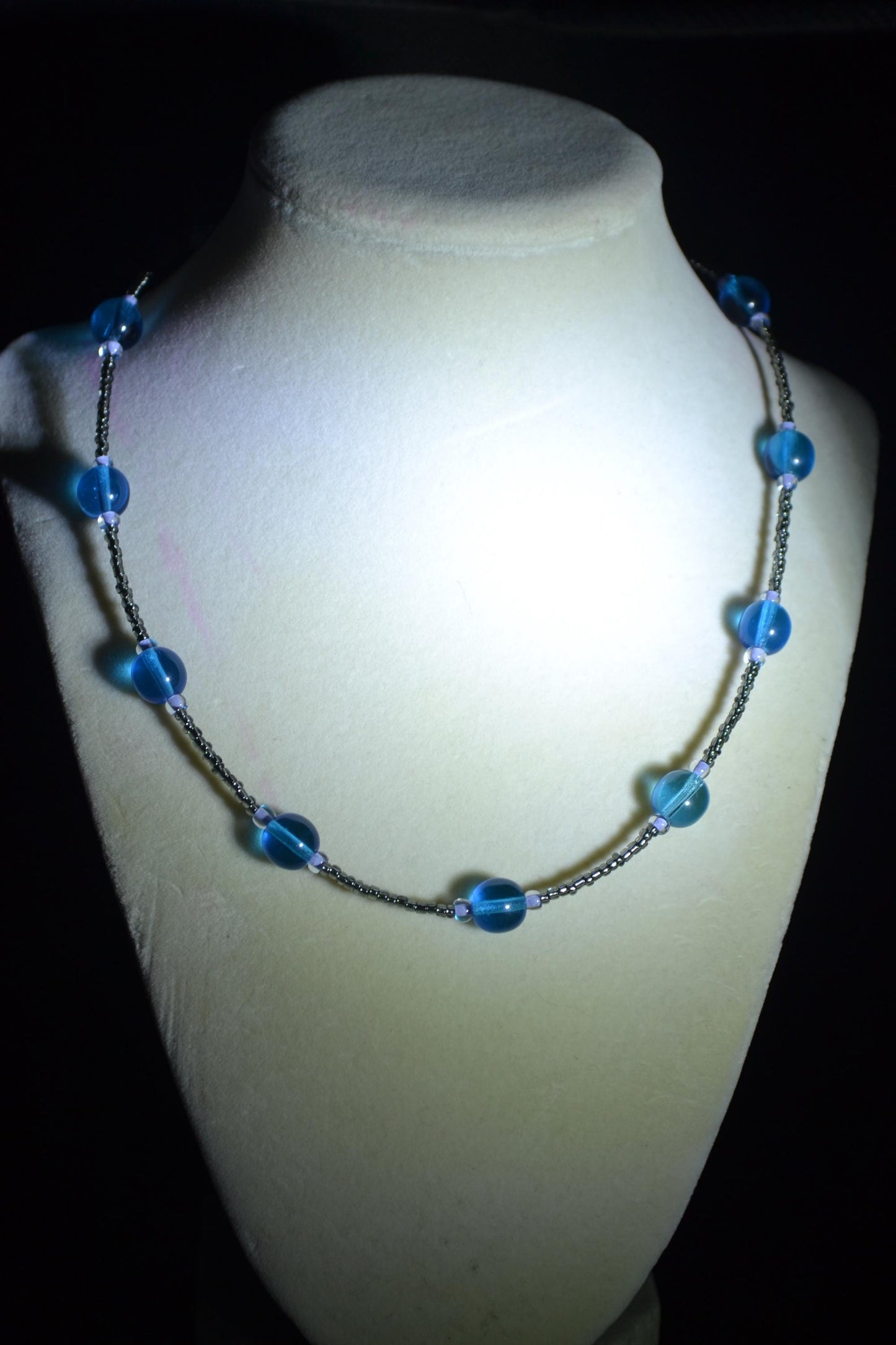 Multicolor glass bead necklace. Blues and black