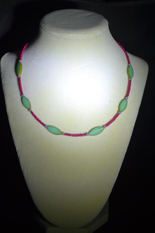 Multicolor glass bead necklace. Berry and aqua