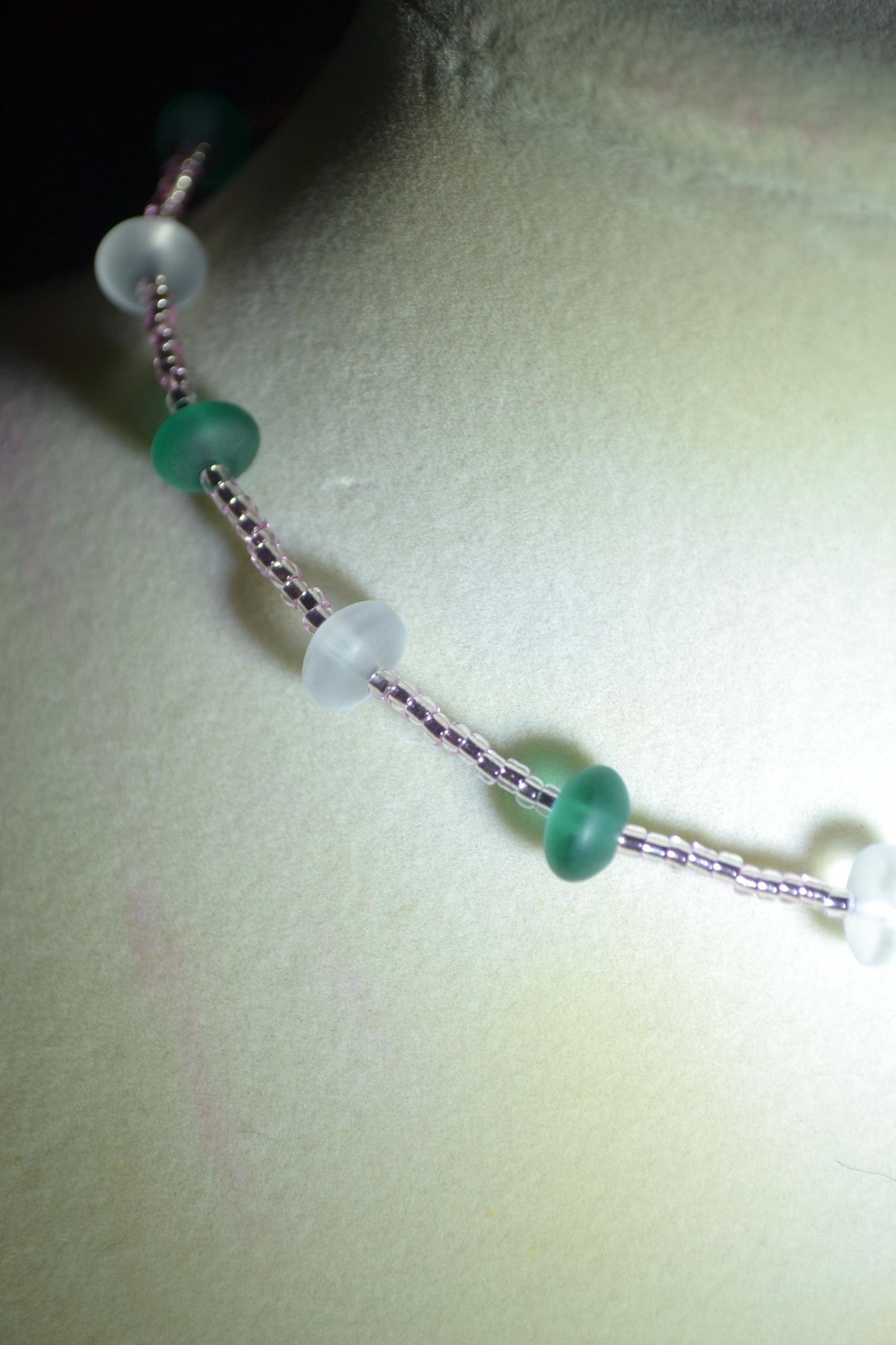 Multicolor glass bead choker. Teal and rose