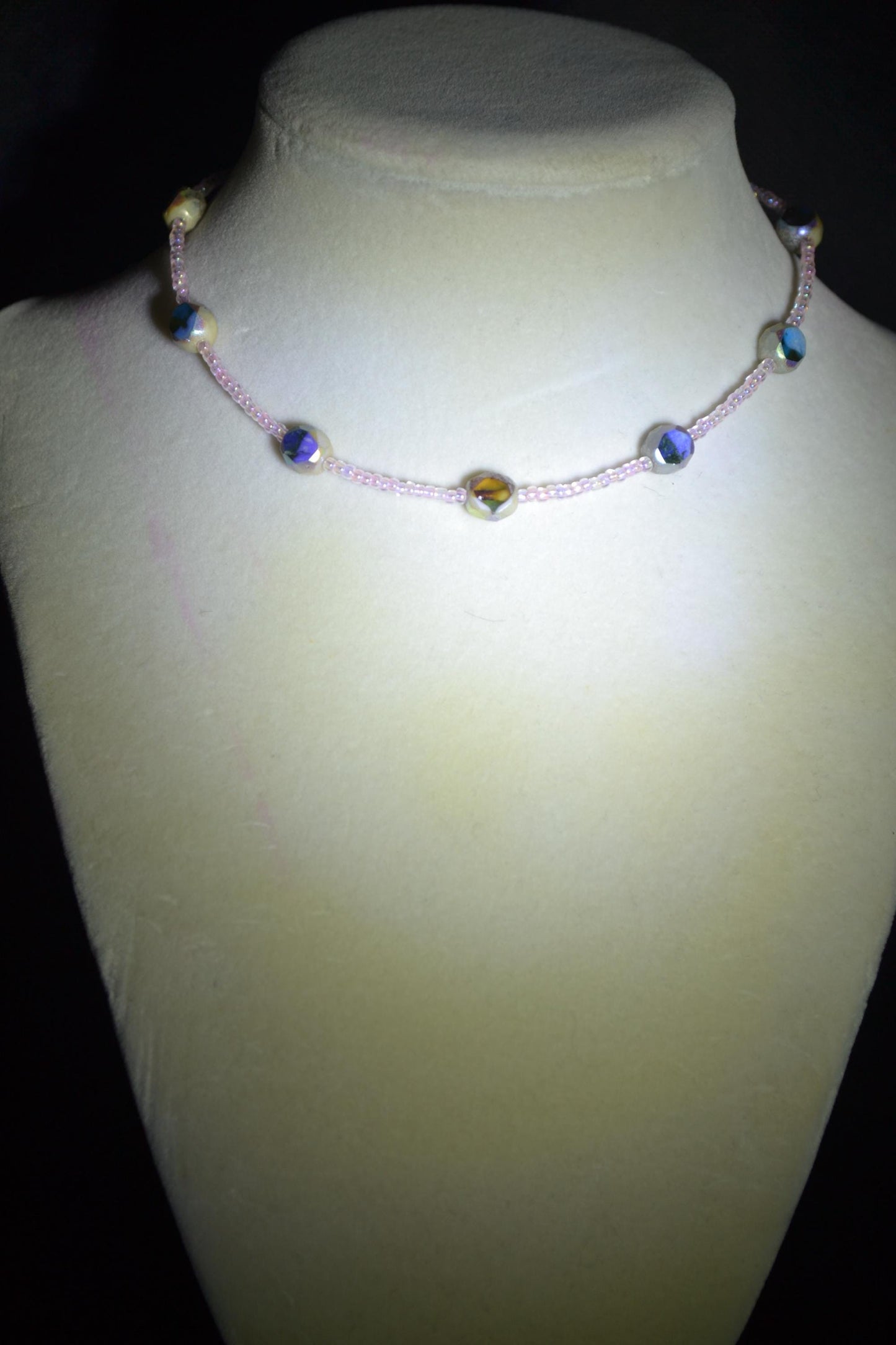 Multicolor glass bead choker. Pink and silver