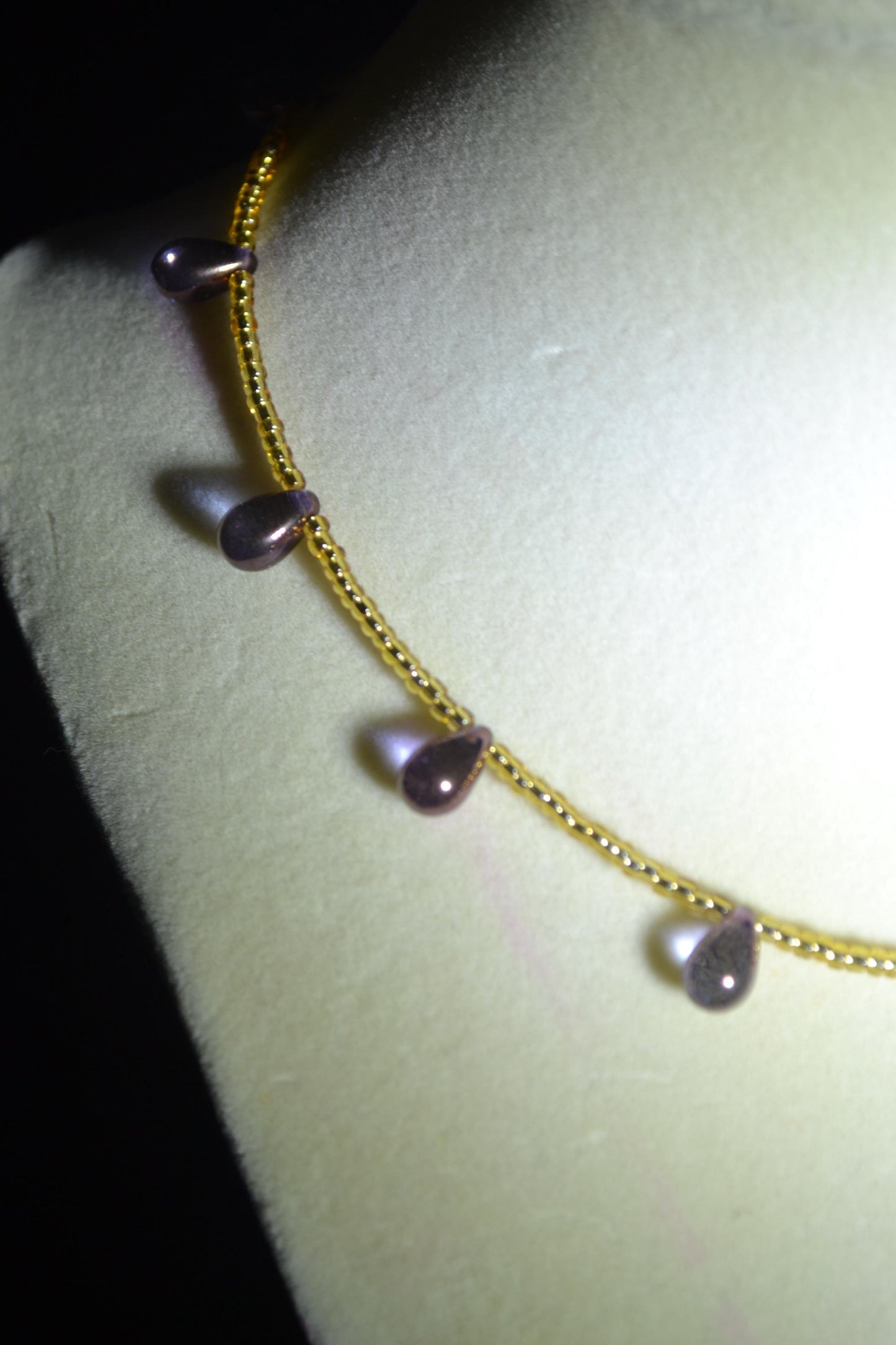 Multicolor glass bead choker. Amethyst and gold