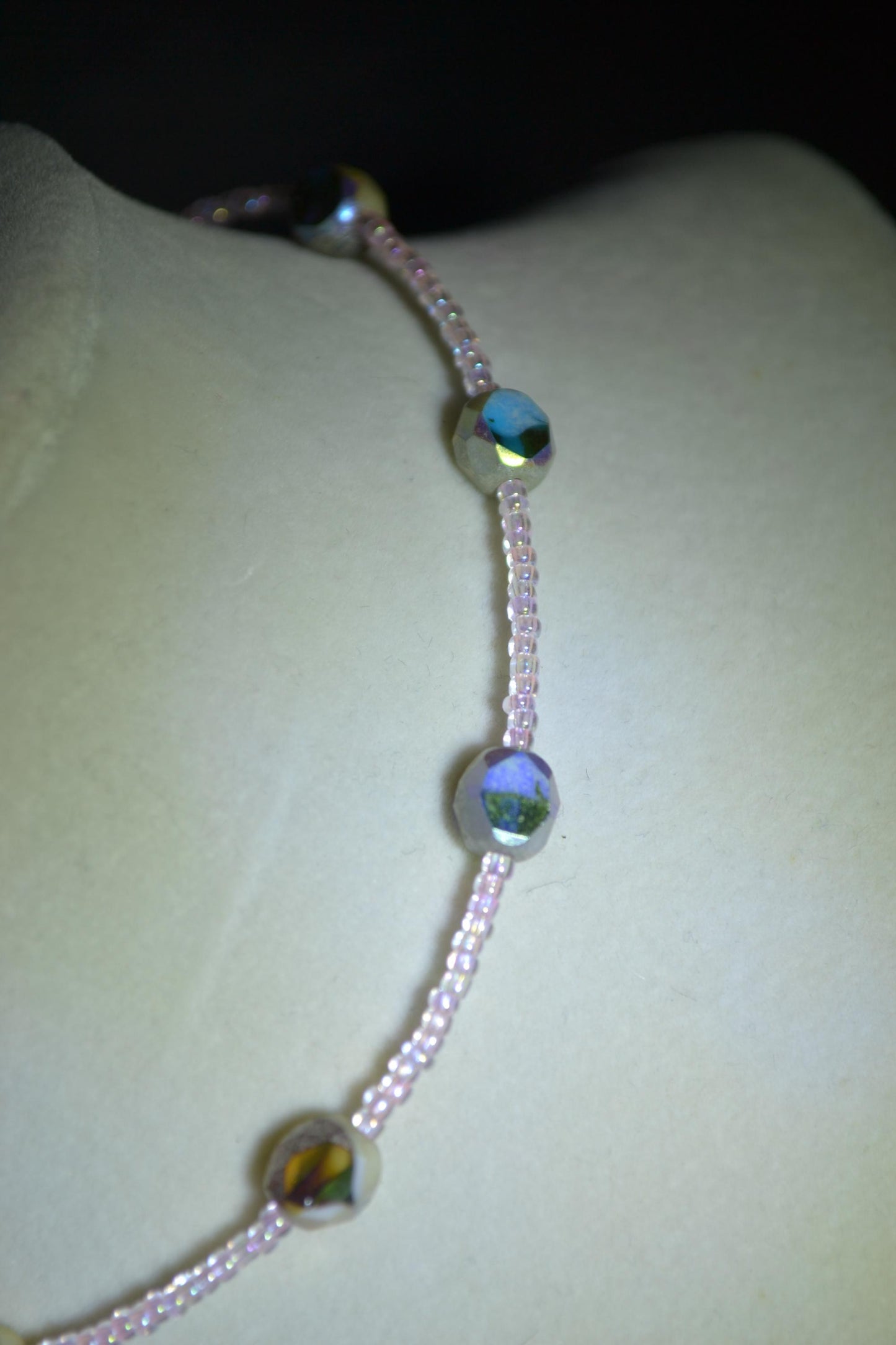Multicolor glass bead choker. Pink and silver