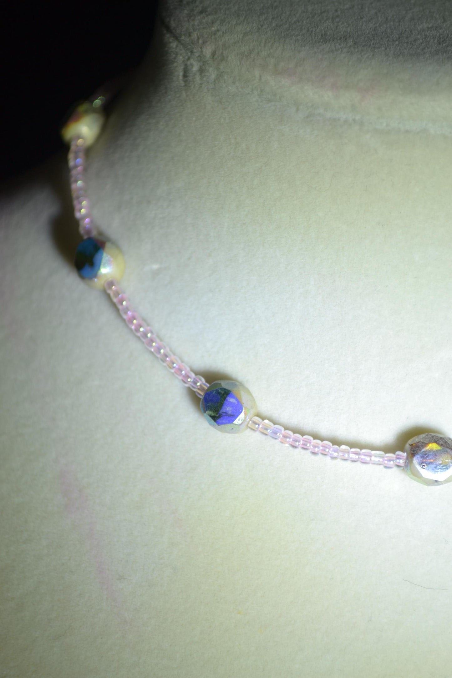 Multicolor glass bead choker. Pink and silver