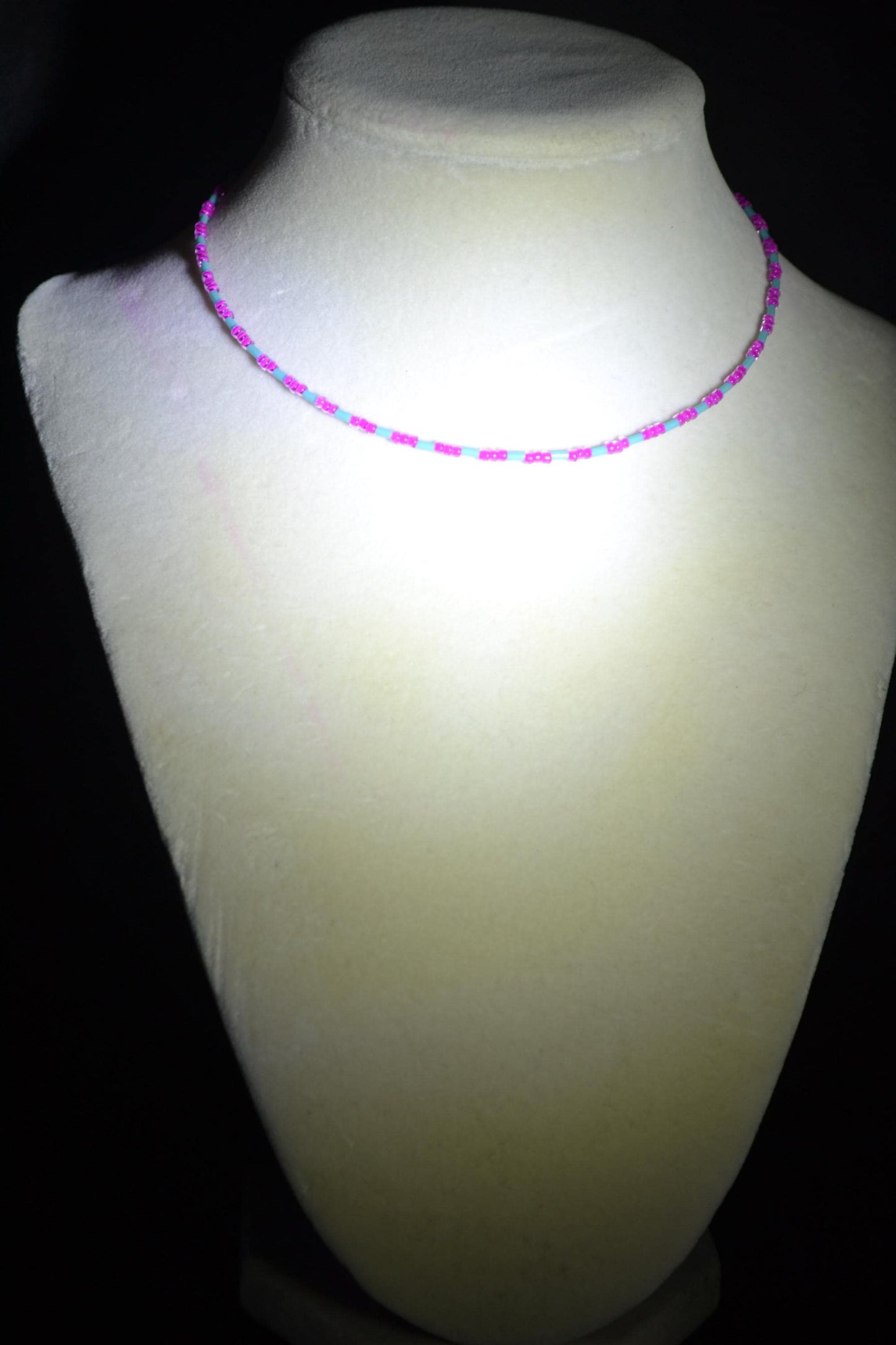 Multicolor glass bead choker. Aqua and fuchsia