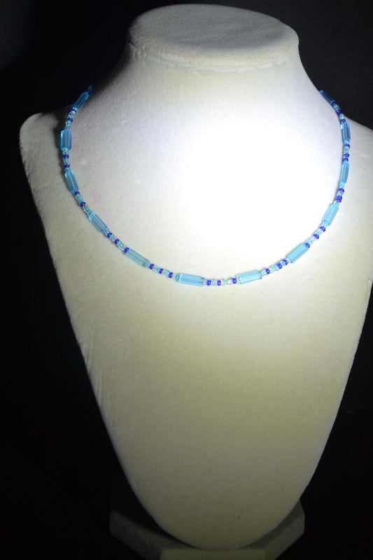 Multicolor glass bead necklace. Mixed blues