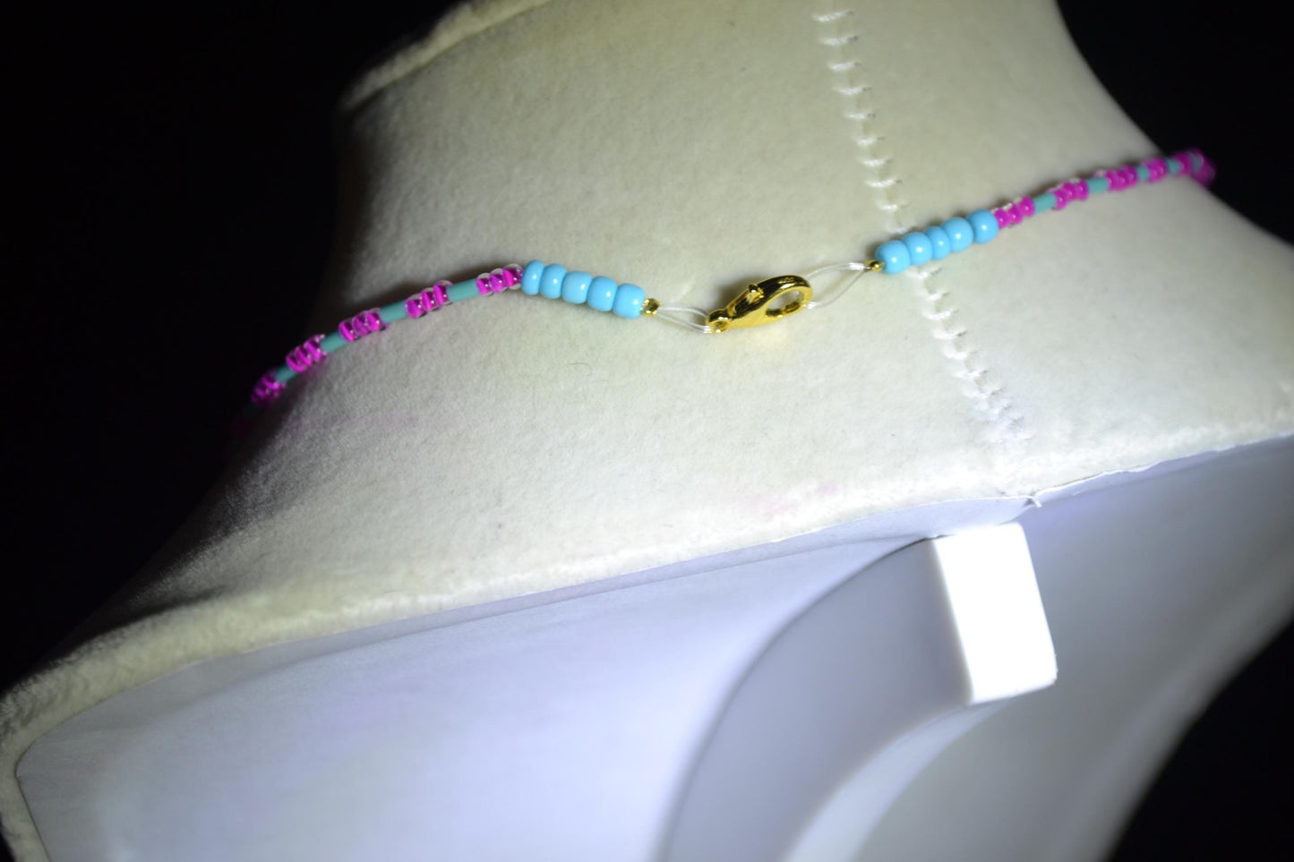 Multicolor glass bead choker. Aqua and fuchsia