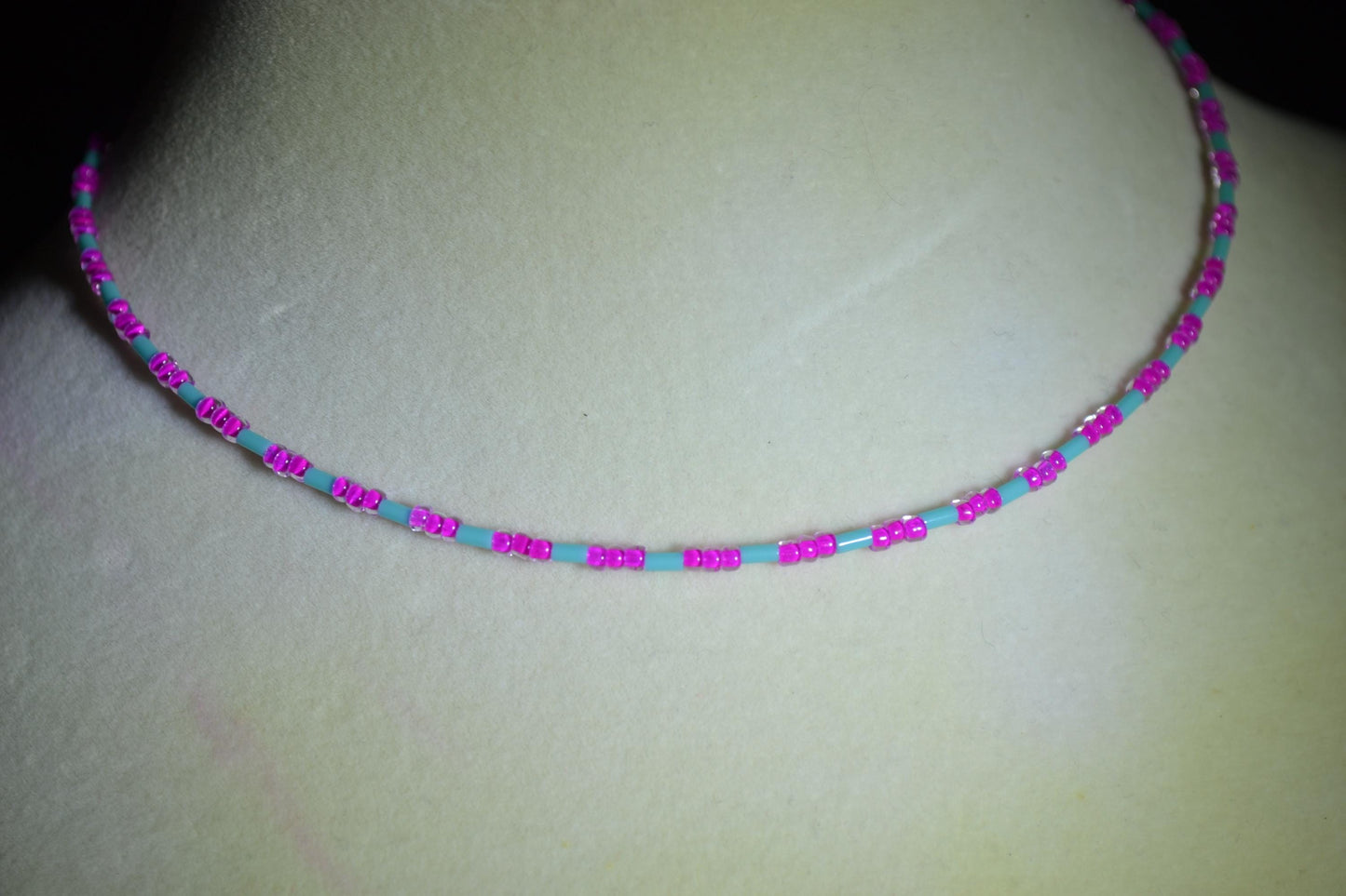 Multicolor glass bead choker. Aqua and fuchsia