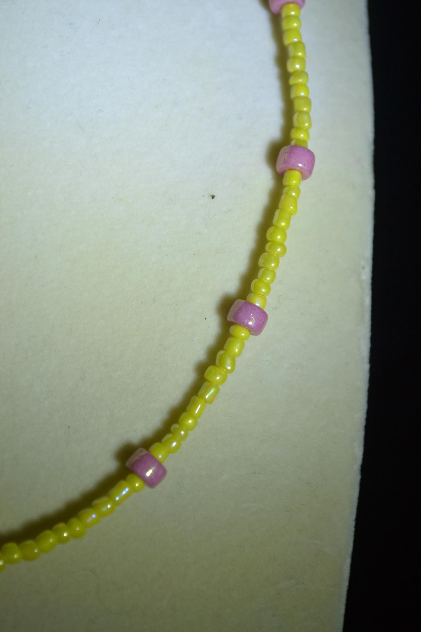 Multicolor glass bead necklace. Pink and yellow