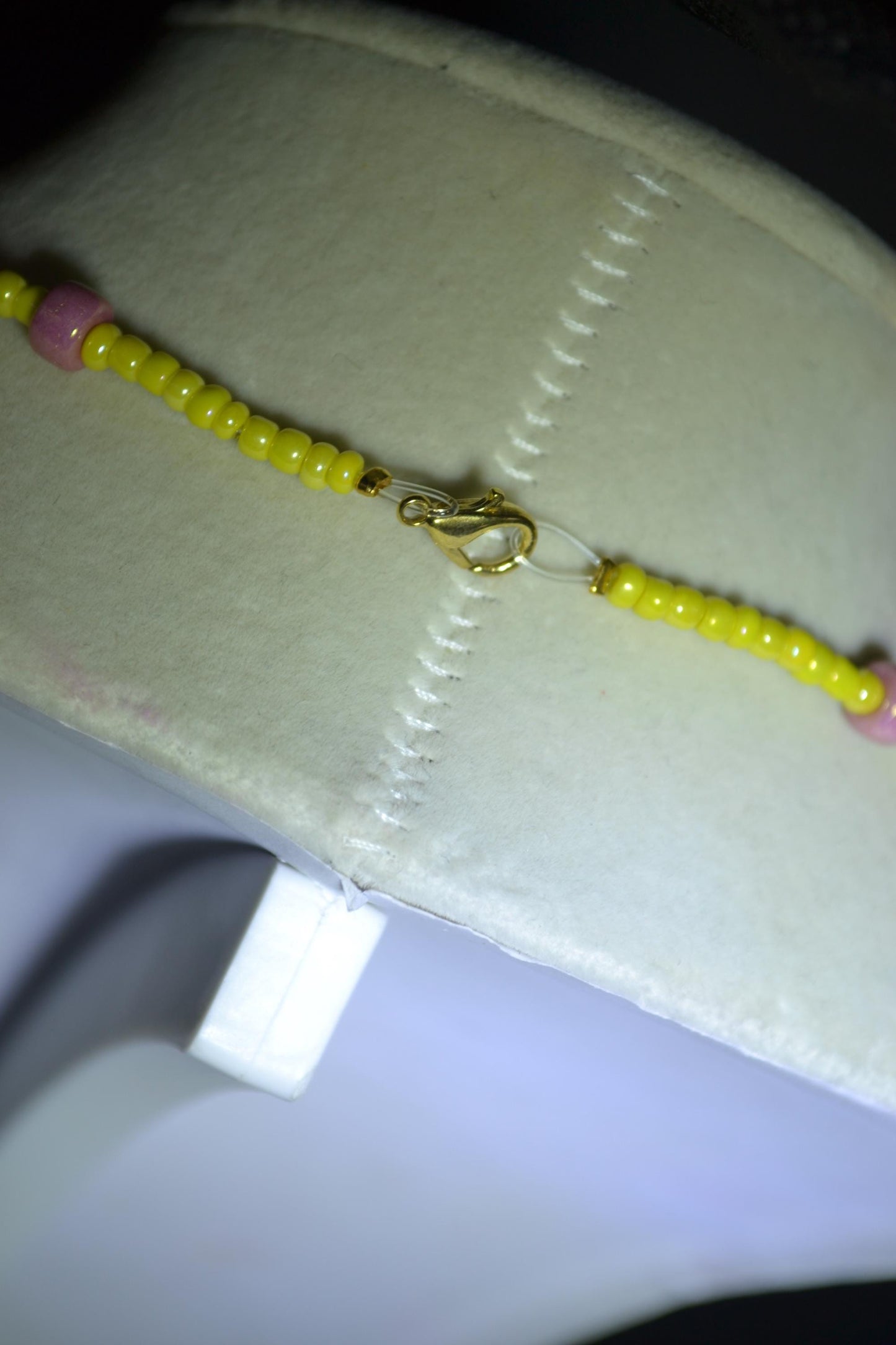 Multicolor glass bead necklace. Pink and yellow