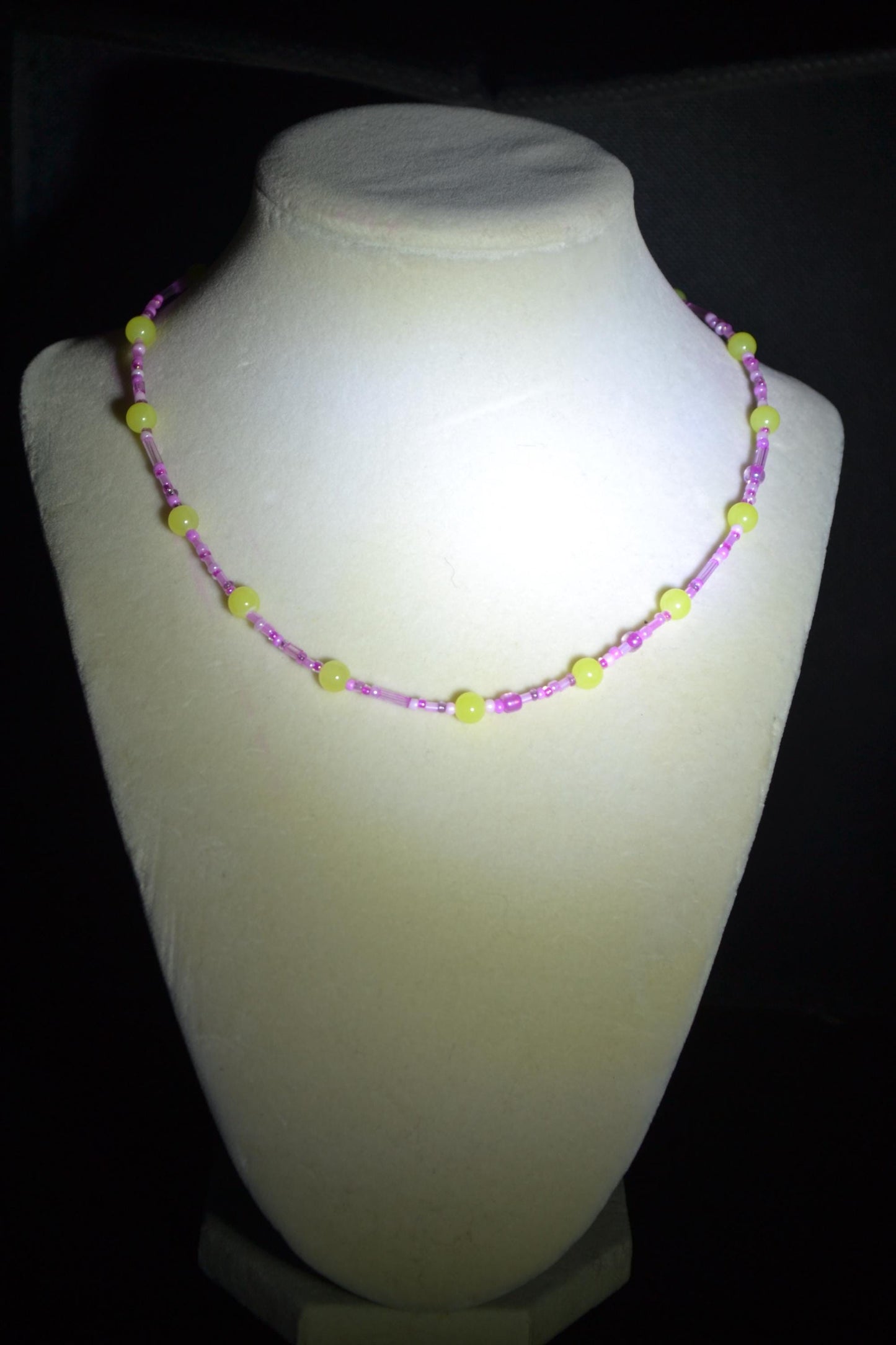 Multicolor glass bead necklace. Pink and yellow