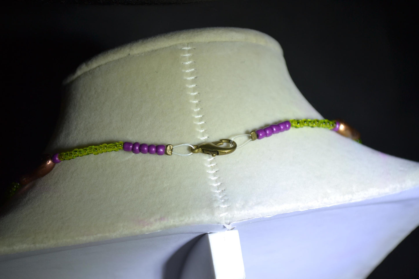 Multicolor glass bead choker. Metallic fish, green, purple