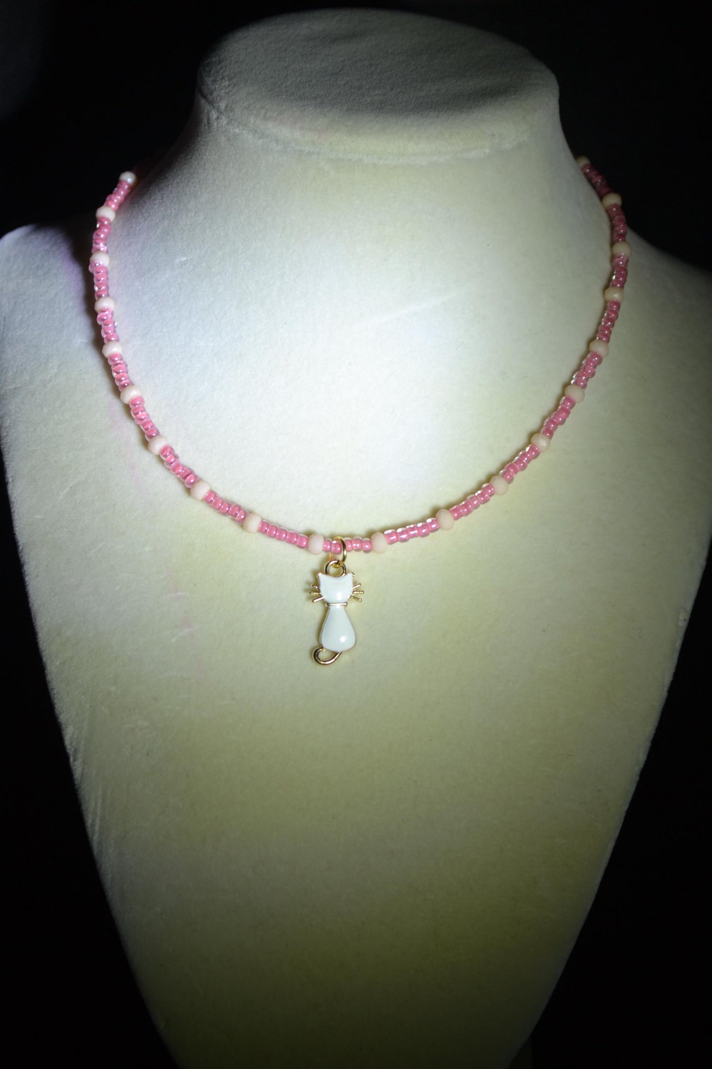 White cat pendant glass bead choker. Coral and cream