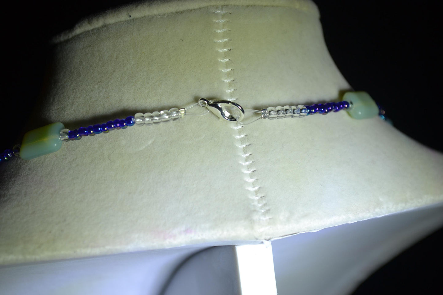Multicolor glass bead choker. Blue and jade