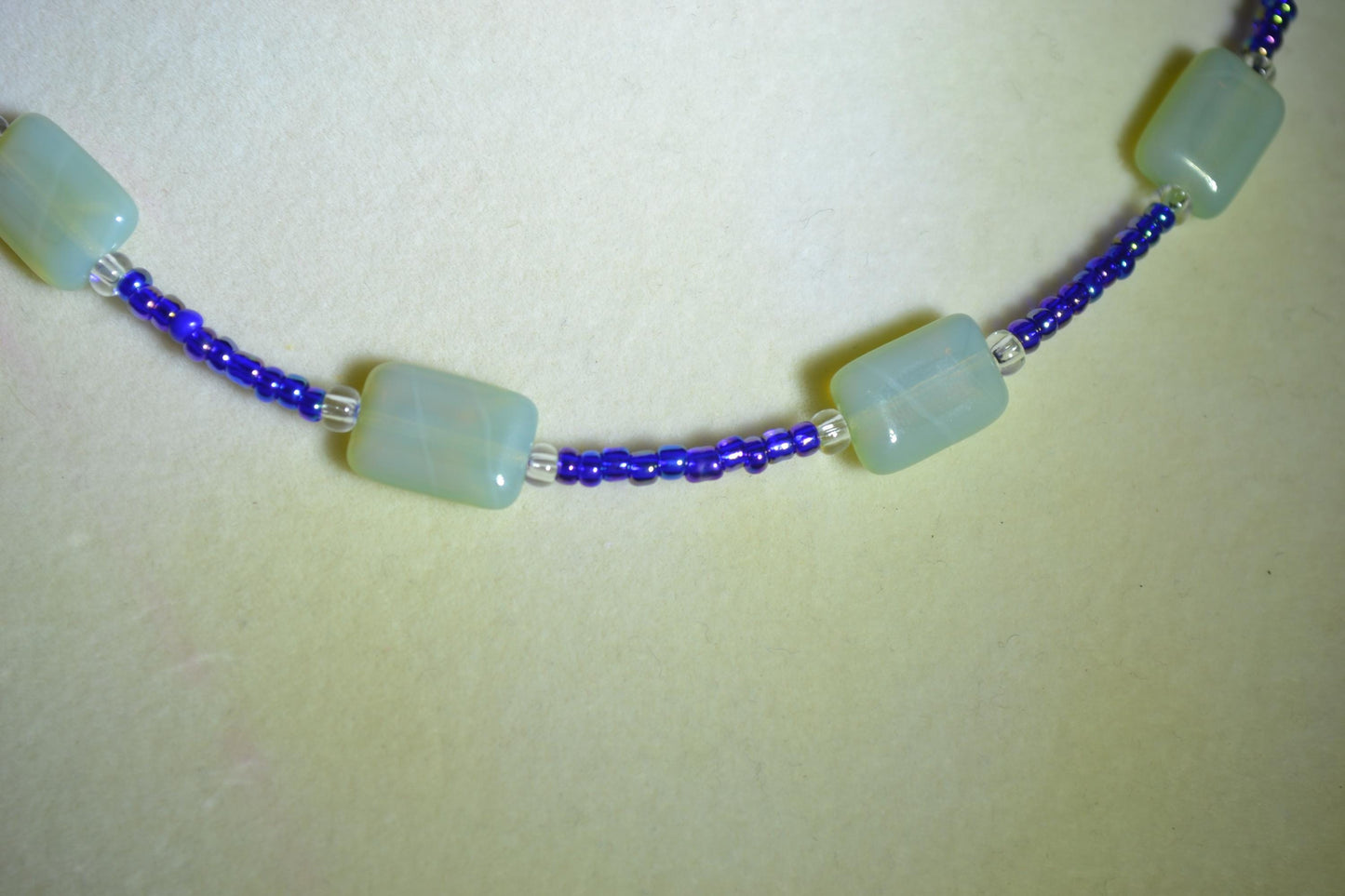 Multicolor glass bead choker. Blue and jade