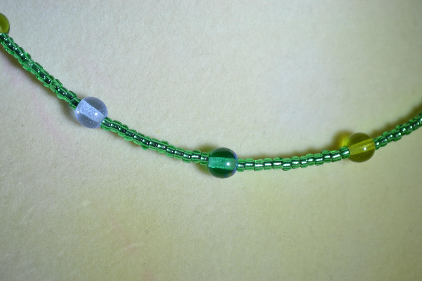 Multicolor glass bead choker. Forest theme