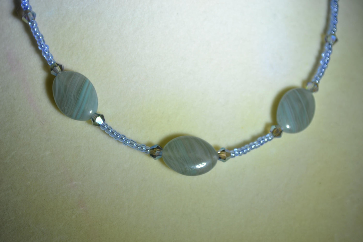 Multicolor glass bead choker. Mixed blues