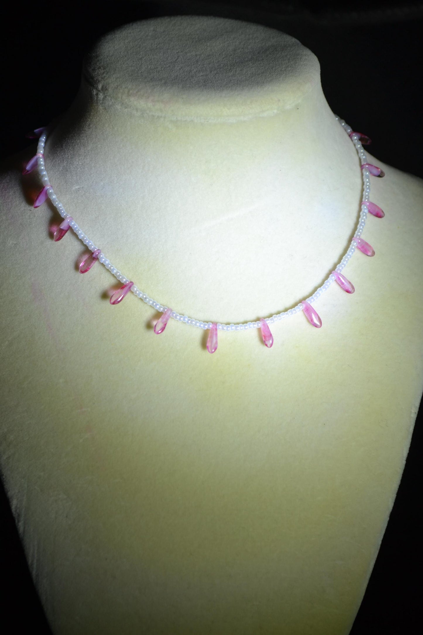 Multicolor glass bead choker. Strawberries and cream