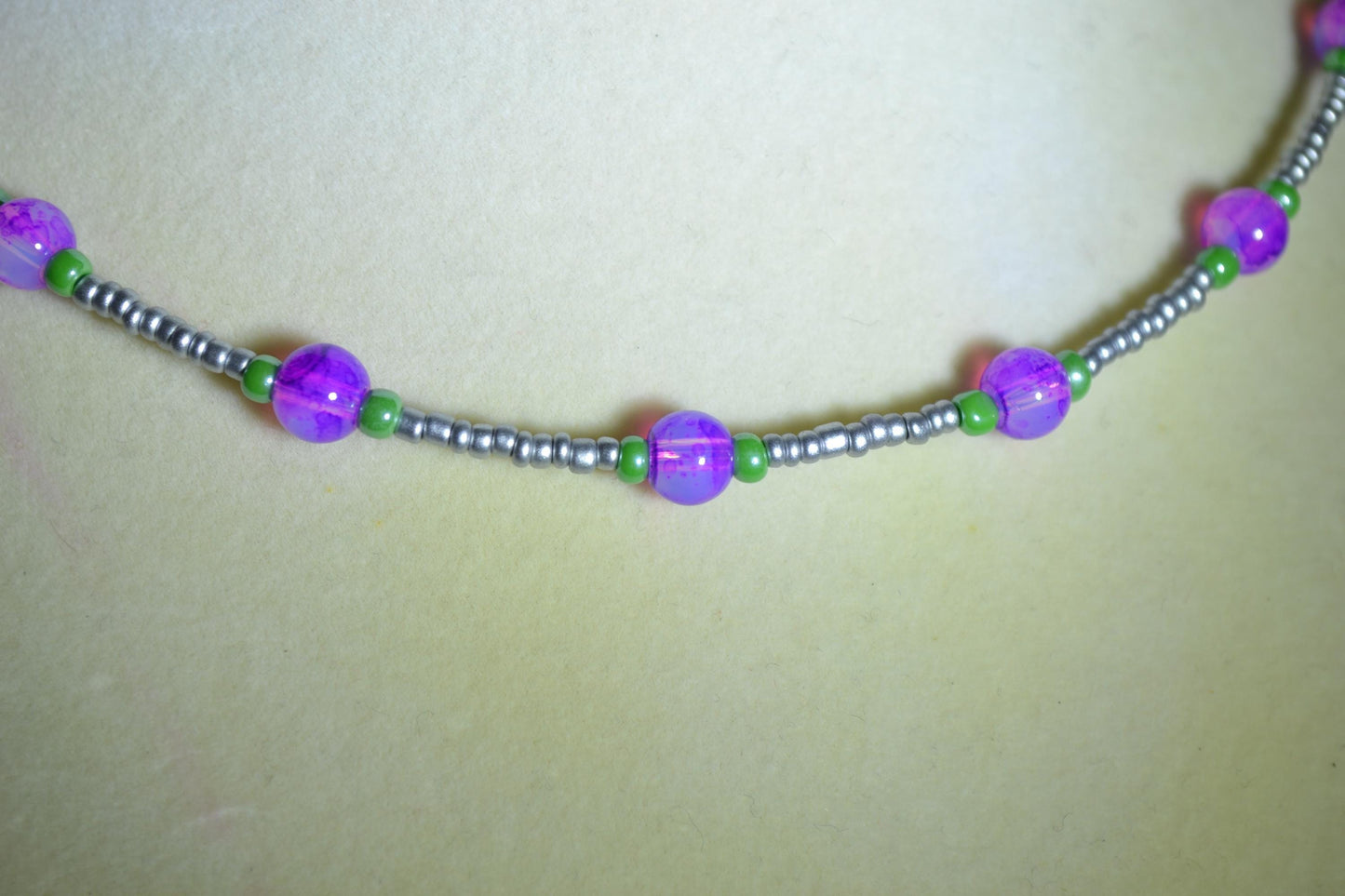Multicolor glass bead choker. Silver, Fuchsia, and green