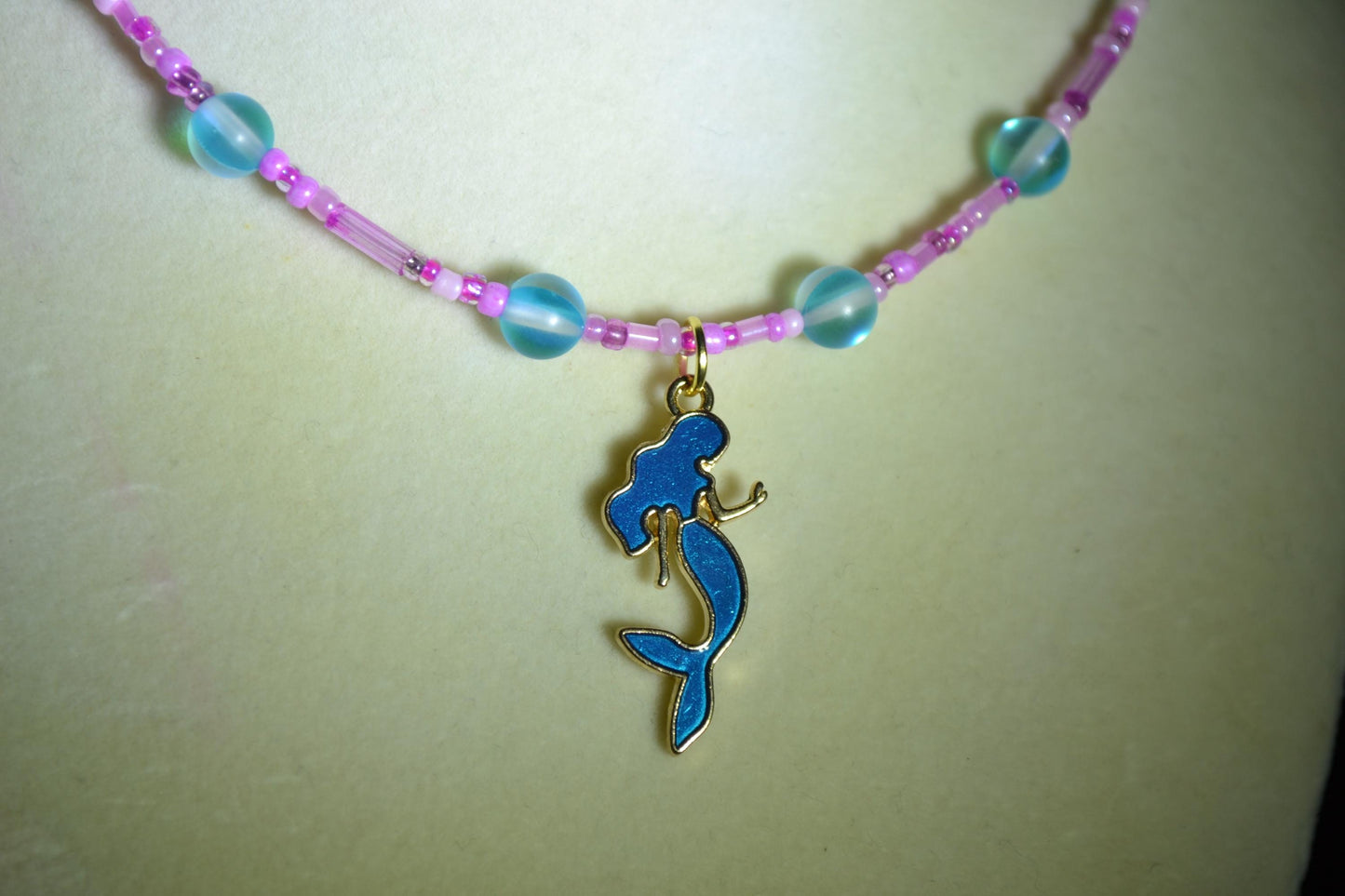 Blue mermaid pendant glass bead choker. Blue and pink