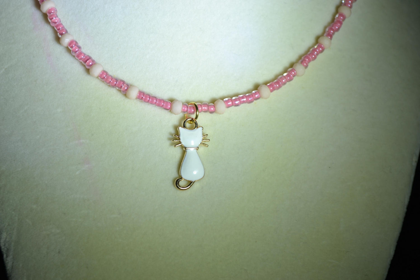White cat pendant glass bead choker. Coral and cream