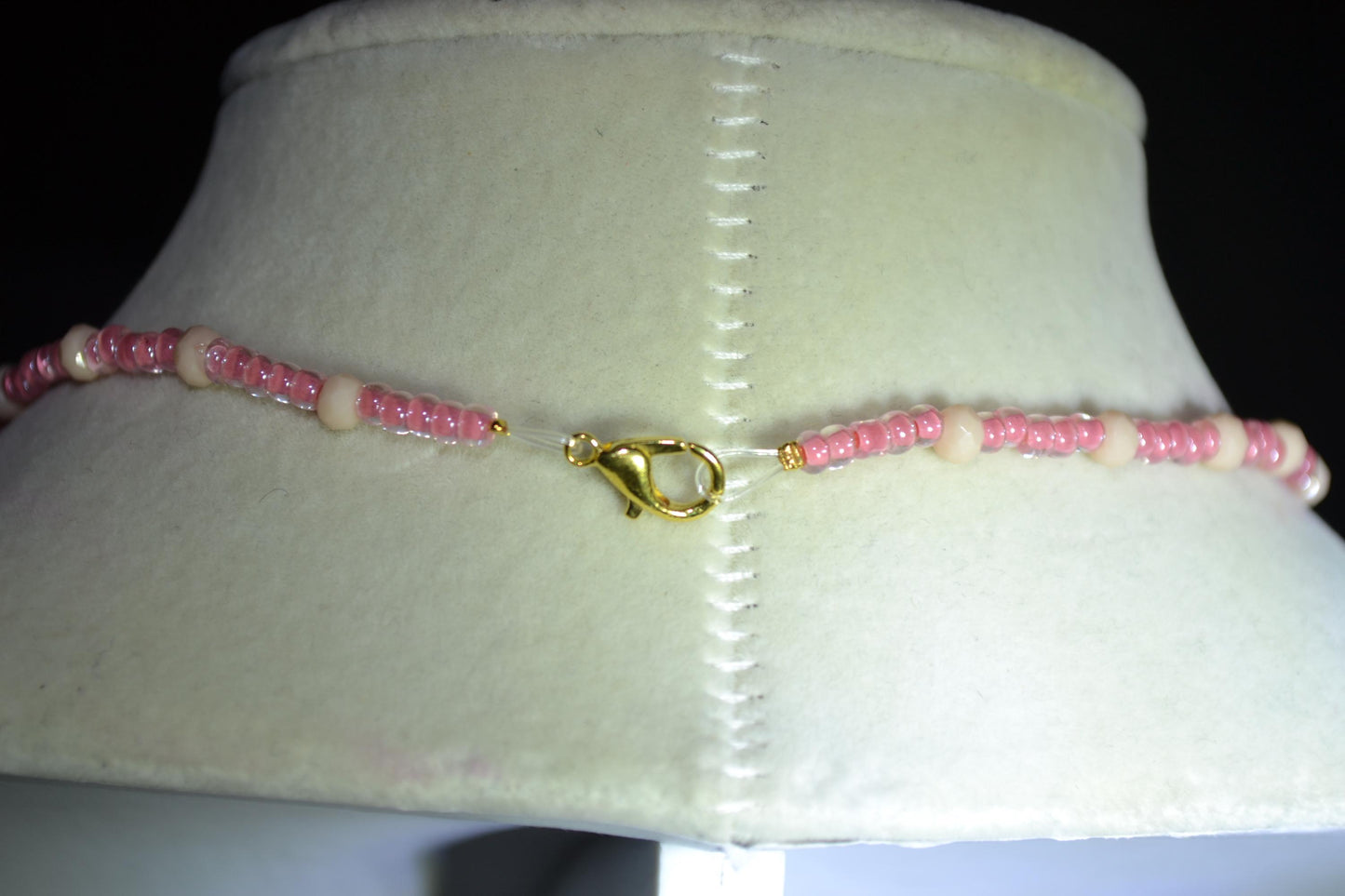White cat pendant glass bead choker. Coral and cream