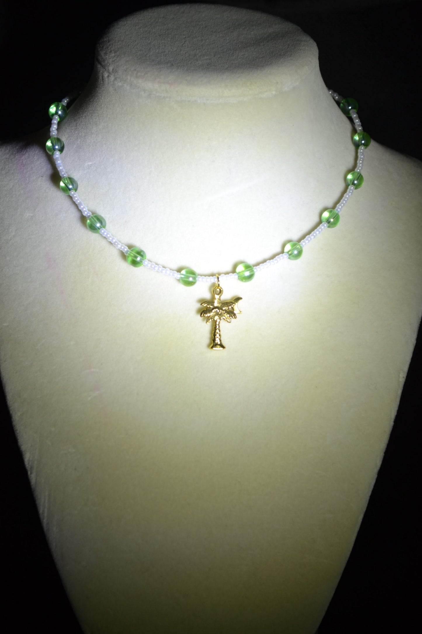 Palm tree pendant glass bead choker. White and green