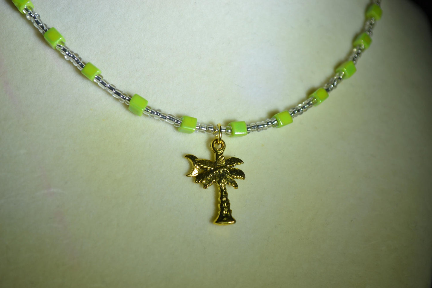 Palm tree pendant glass bead choker. Silver and green