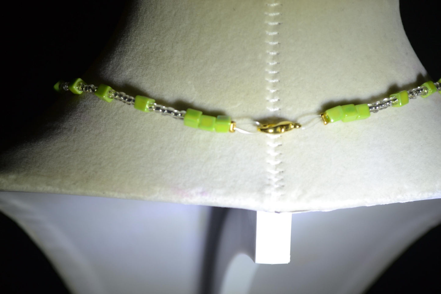 Palm tree pendant glass bead choker. Silver and green