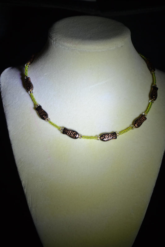 Multicolor glass bead fish choker. Green and copper