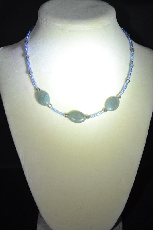 Multicolor glass bead choker. Mixed blues