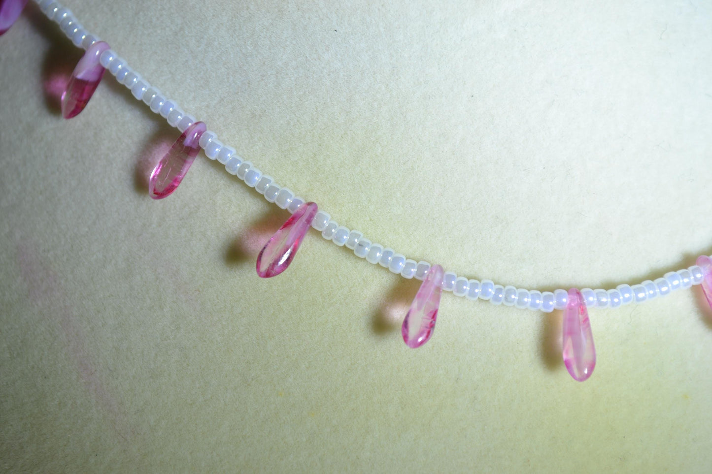 Multicolor glass bead choker. Strawberries and cream