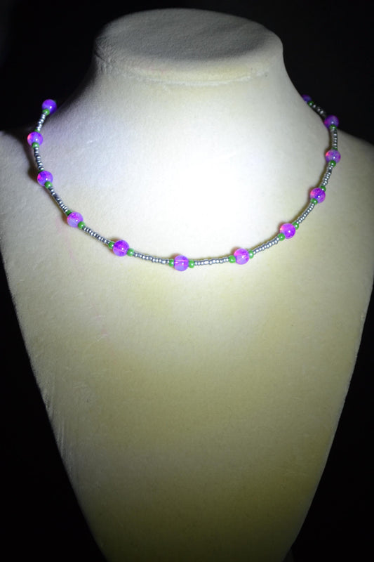 Multicolor glass bead choker. Silver, Fuchsia, and green