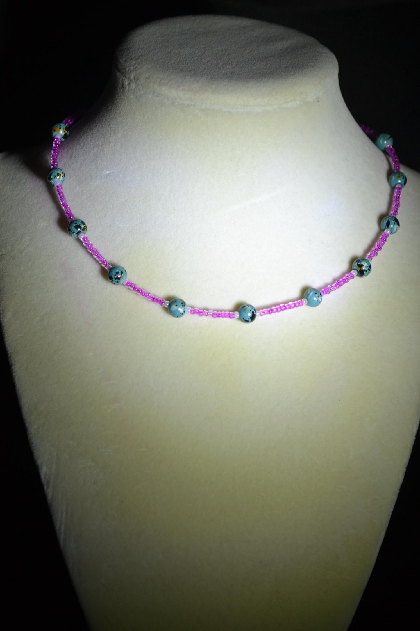 Multicolor glass bead choker. Turquoise and fuchsia