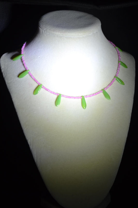 Multicolor glass bead dagger choker. Pink and green