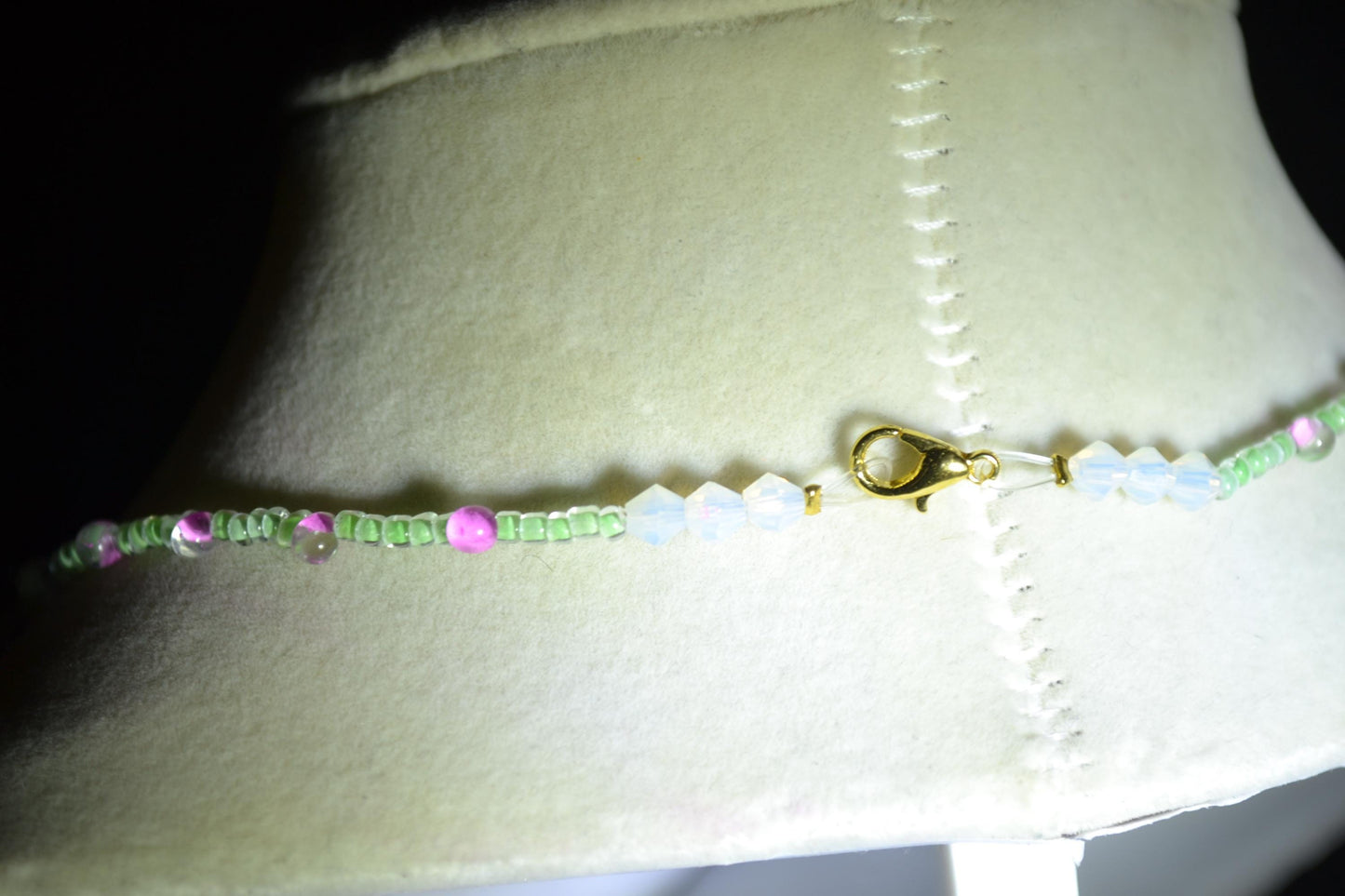 Multicolor glass bead drops choker. Green and pink
