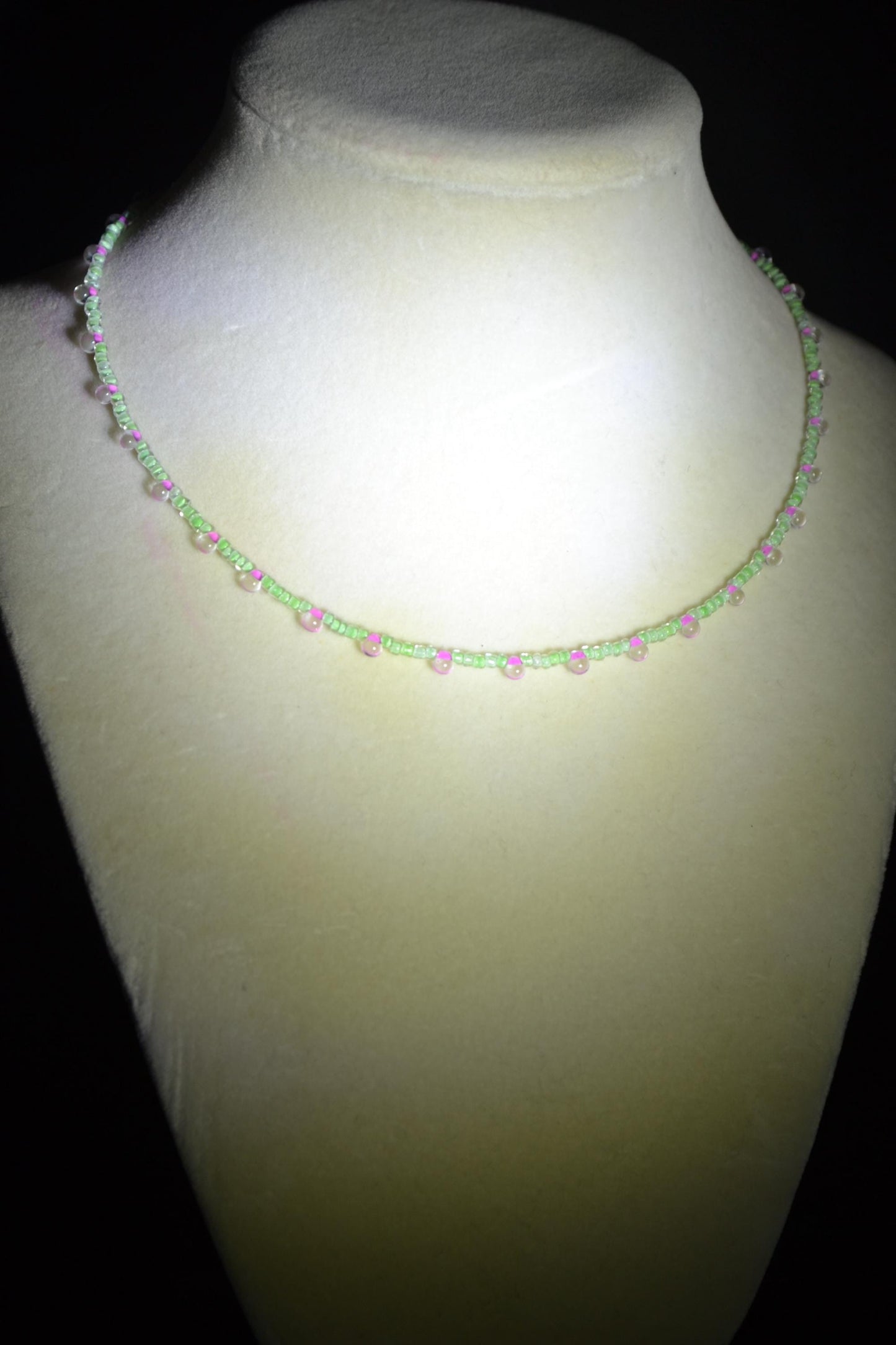 Multicolor glass bead drops choker. Green and pink