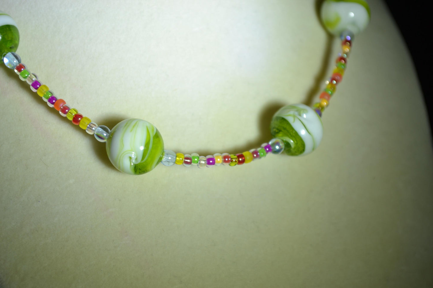 Multicolor glass bead choker. Tutti-frutti