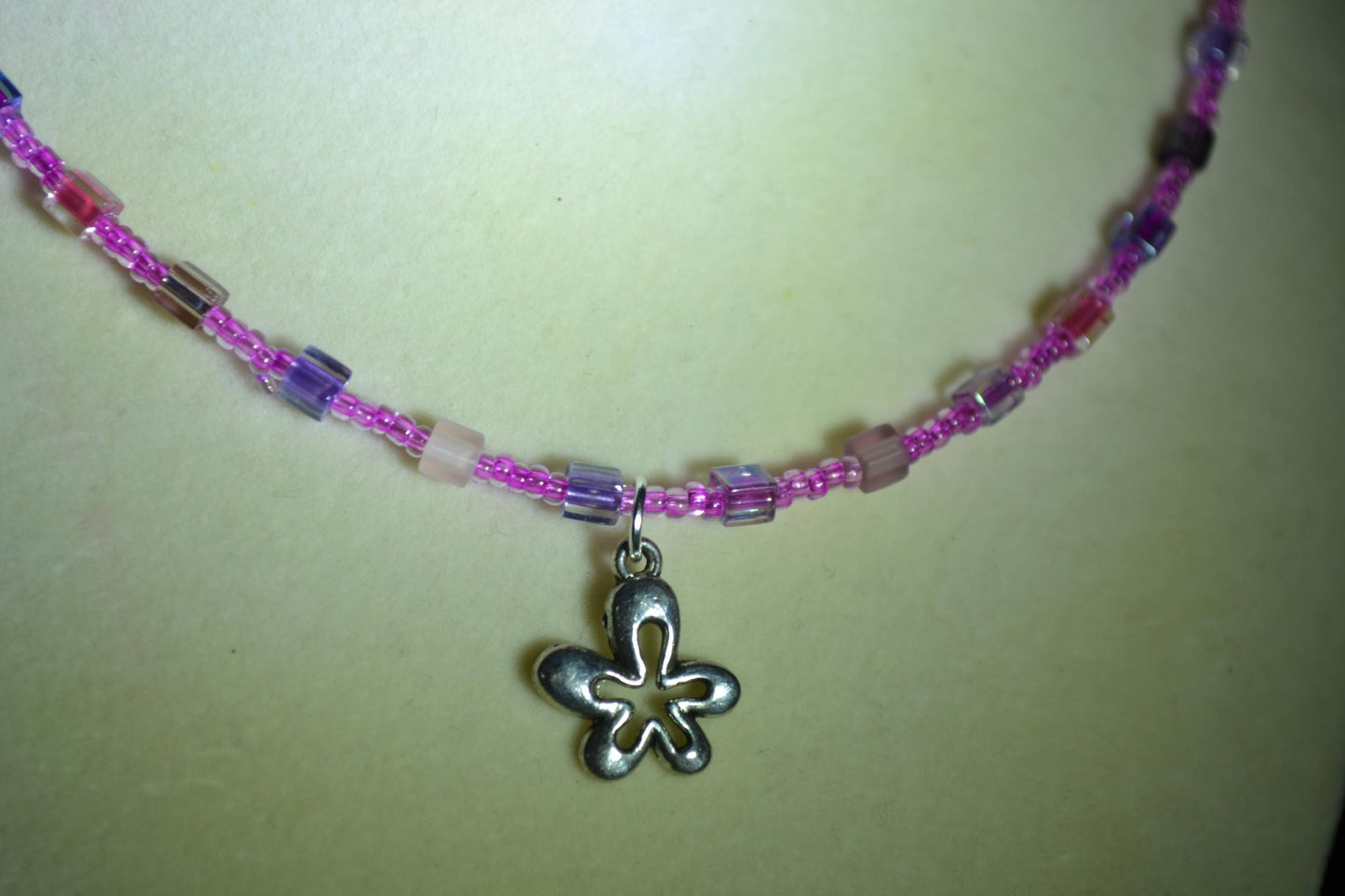 Flower pendant glass bead necklace. Pinks and purples