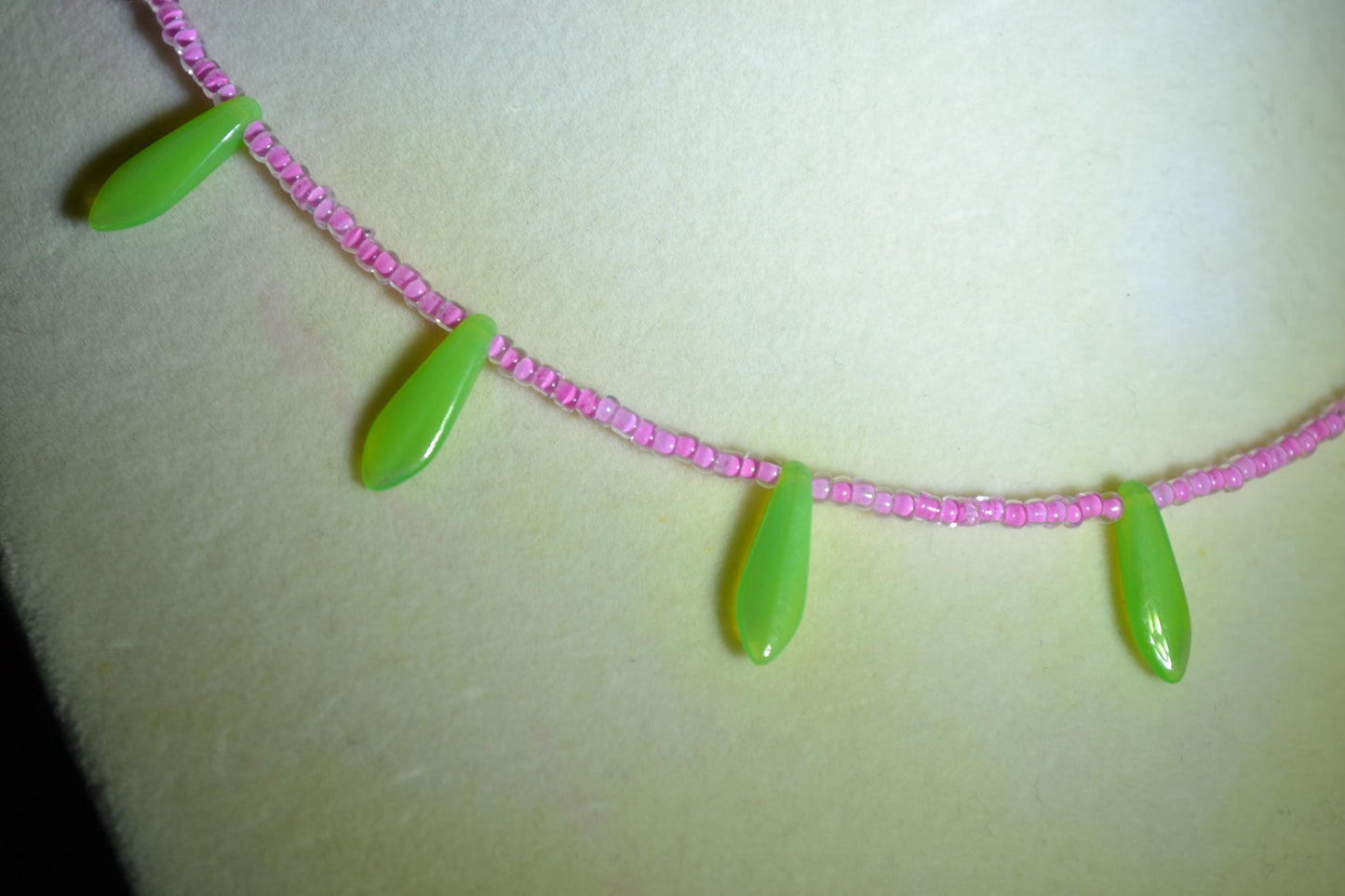 Multicolor glass bead dagger choker. Pink and green