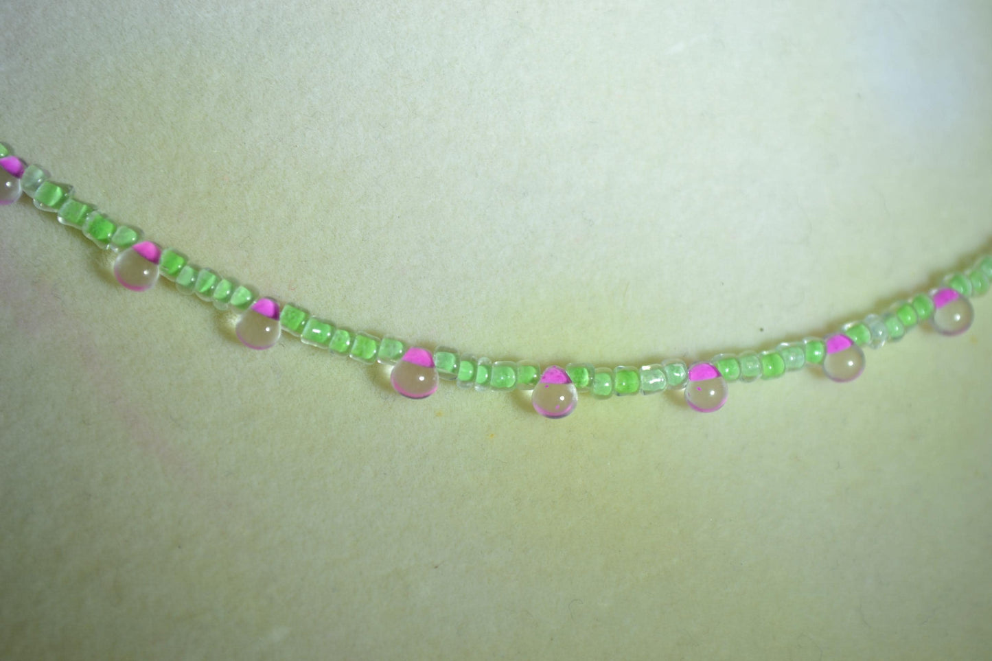 Multicolor glass bead drops choker. Green and pink