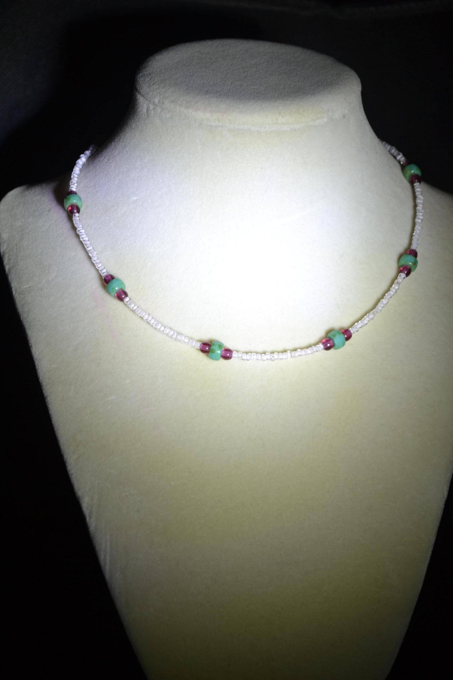 Multicolor glass bead choker. Turquoise, white, and raspberry