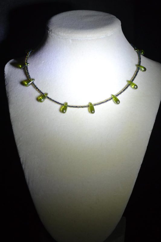 Multicolor glass bead choker. Black and forest green