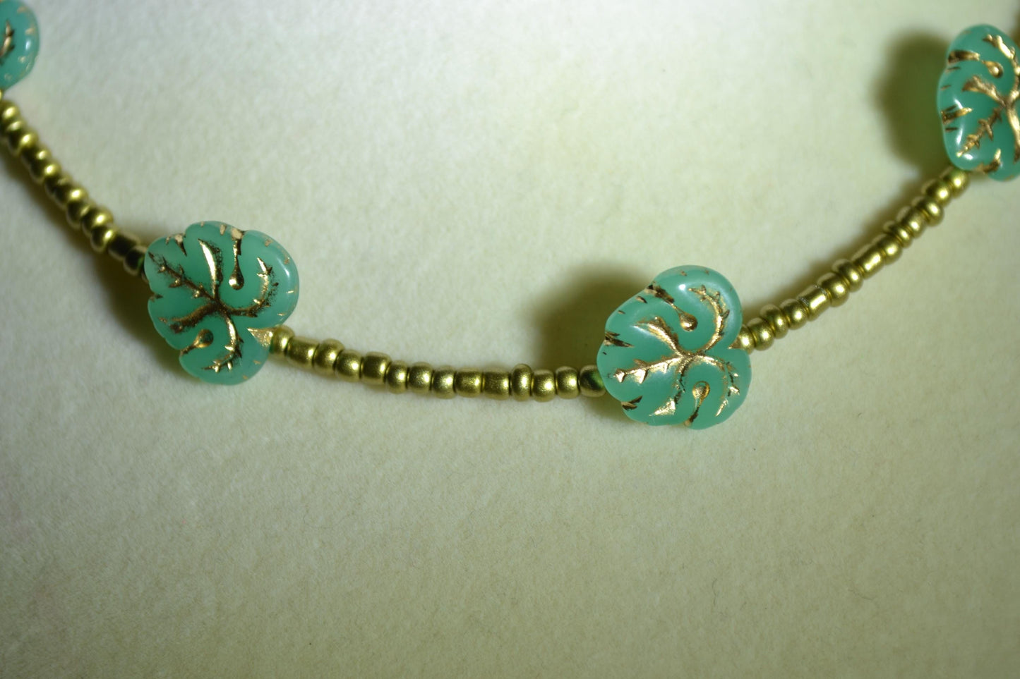 Multicolor glass bead choker. Gold and green monstera