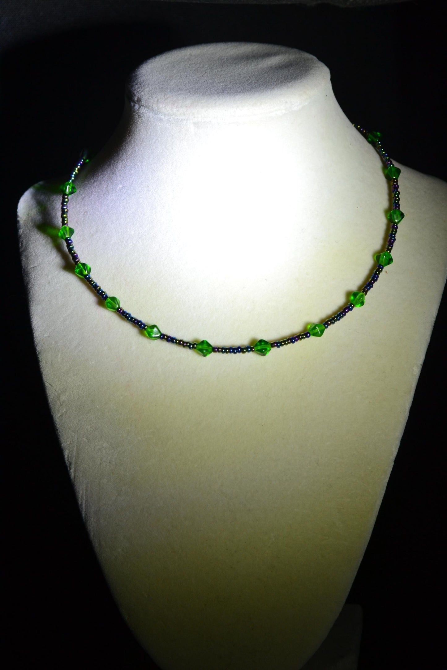 Multicolor glass bead necklace. Metallic black and green