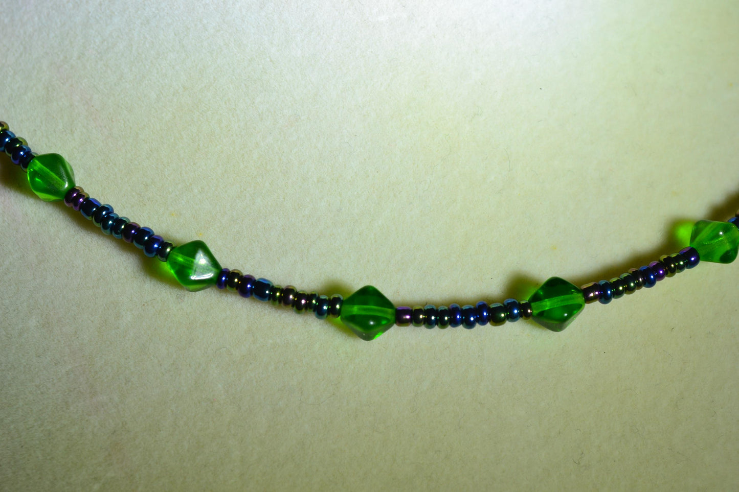 Multicolor glass bead necklace. Metallic black and green